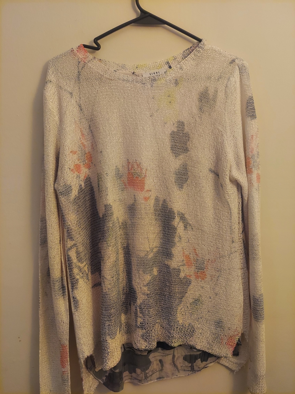 Sioni White Pullover Sweatshirt with Gray and Pink Washes